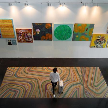 Artotel Ts Suites Surabaya Exteriör bild