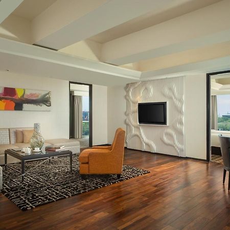 Artotel Ts Suites Surabaya Exteriör bild