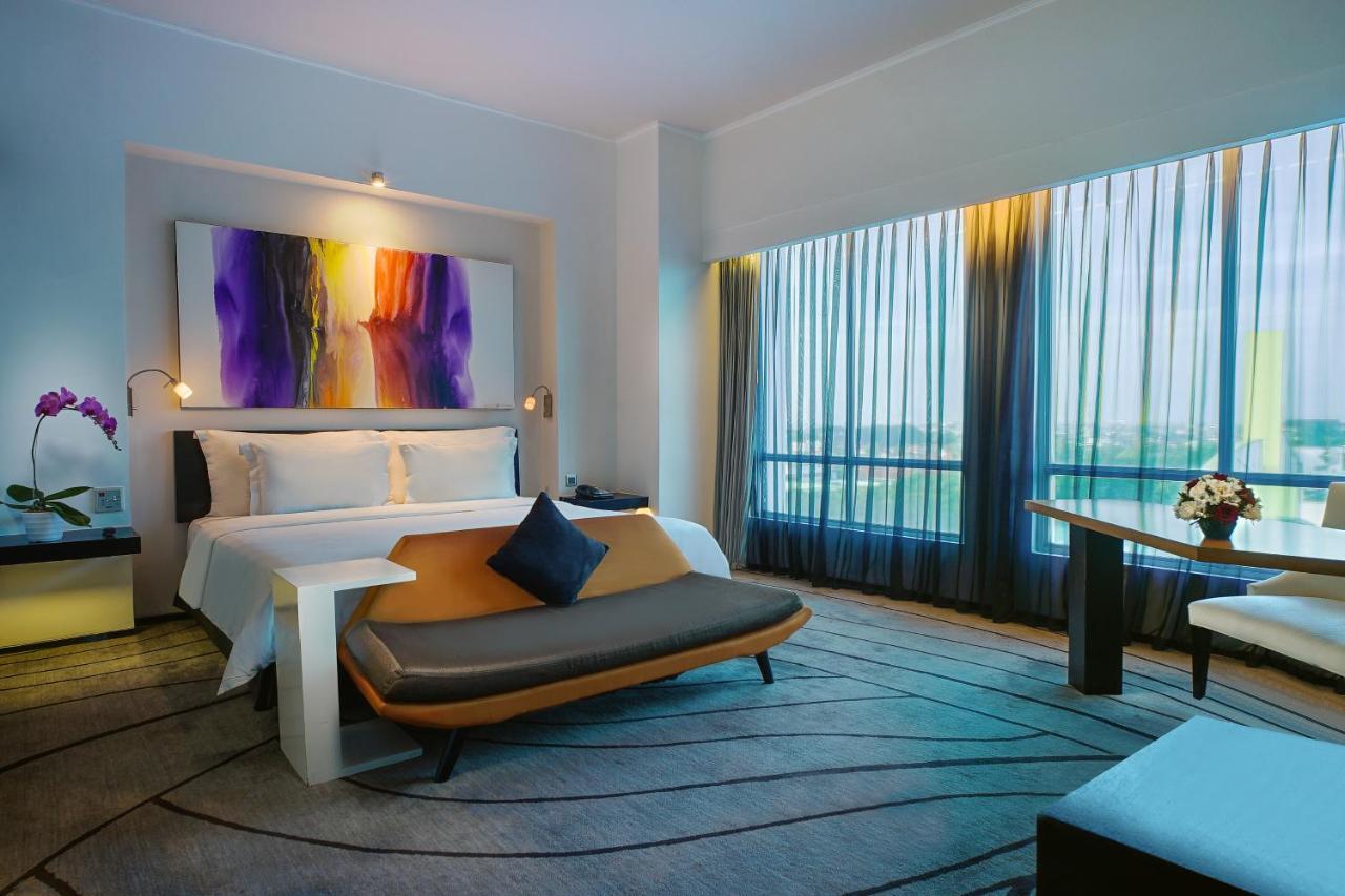 Artotel Ts Suites Surabaya Exteriör bild