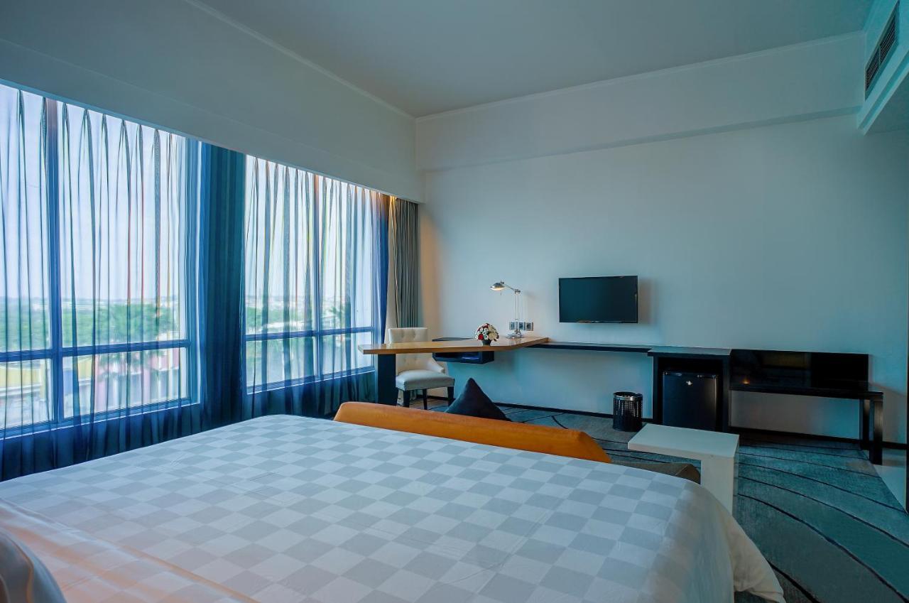 Artotel Ts Suites Surabaya Exteriör bild