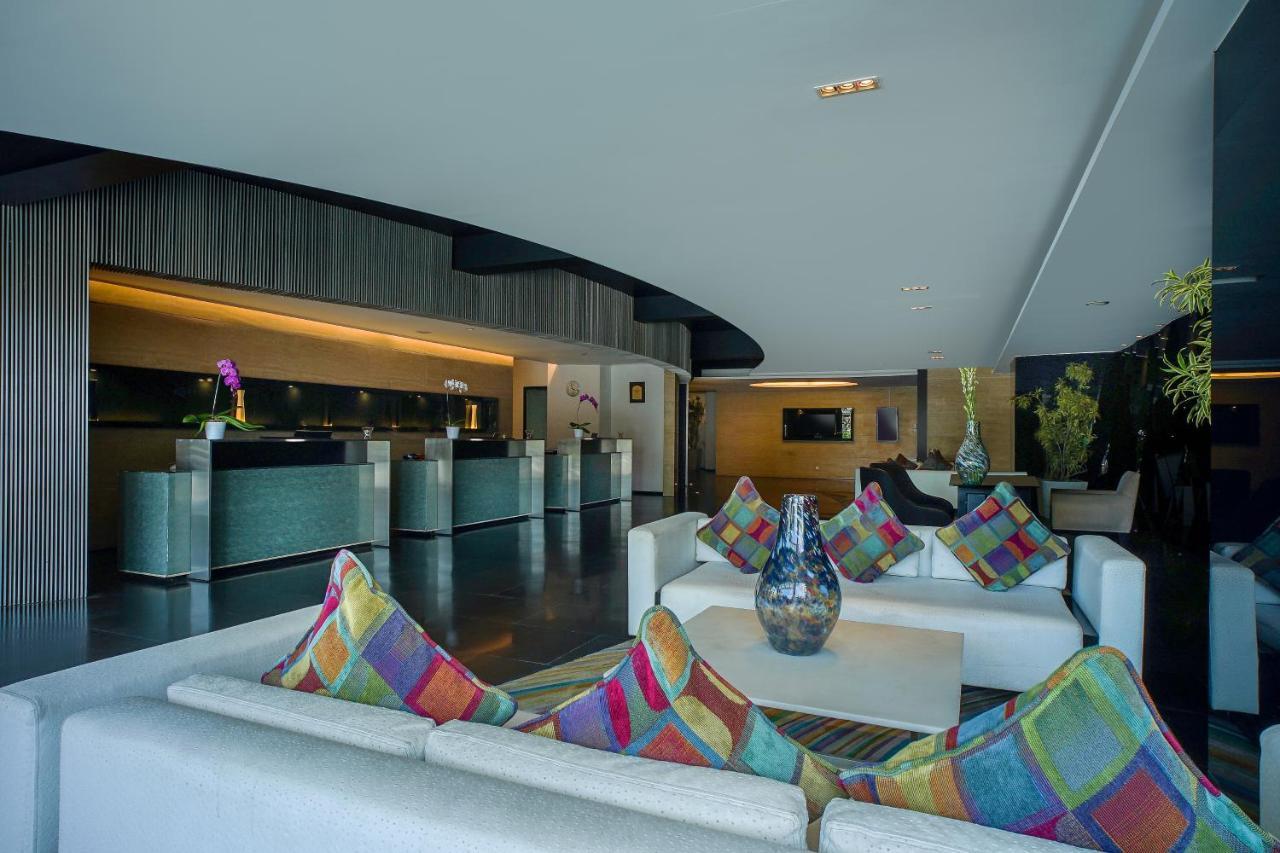 Artotel Ts Suites Surabaya Exteriör bild