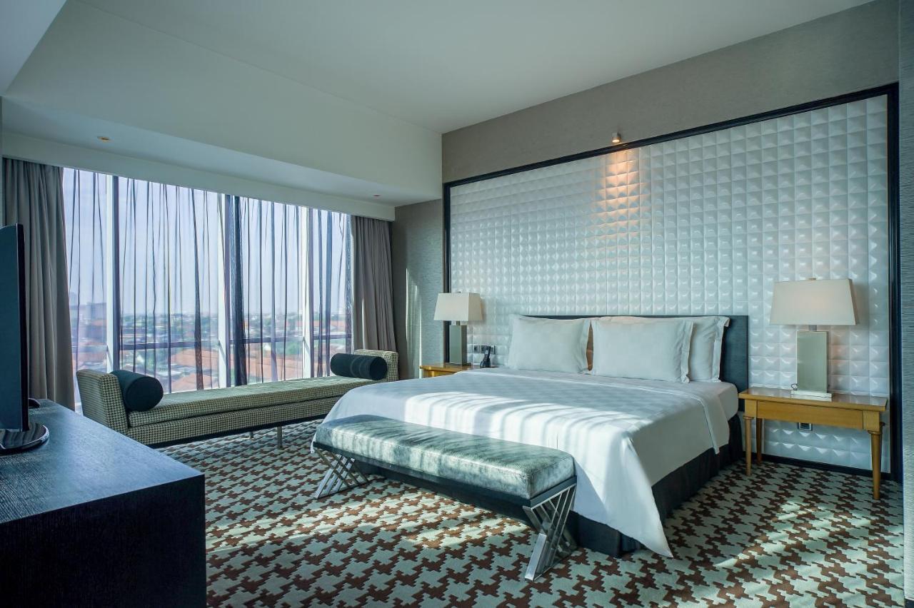 Artotel Ts Suites Surabaya Exteriör bild