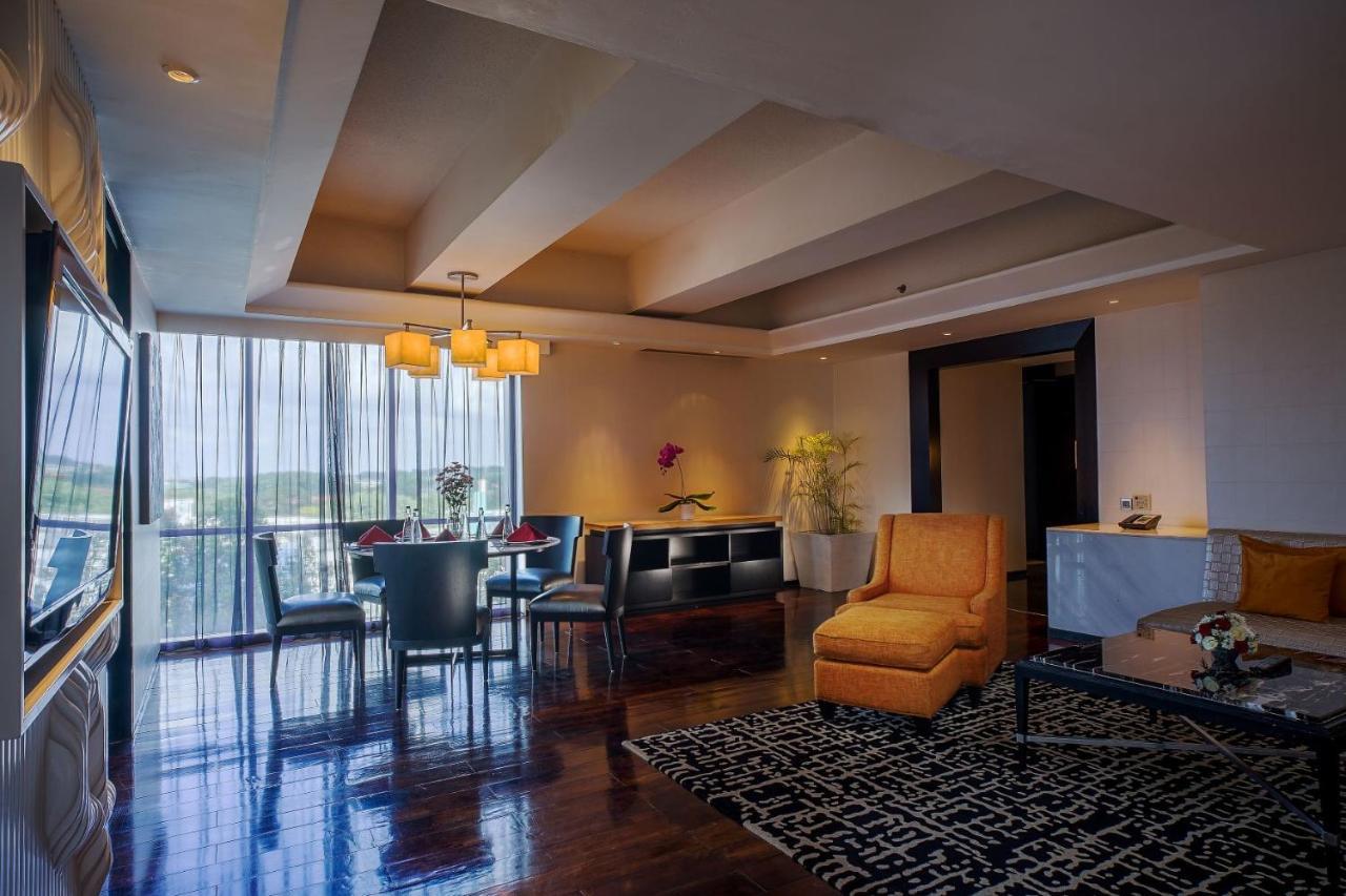 Artotel Ts Suites Surabaya Exteriör bild