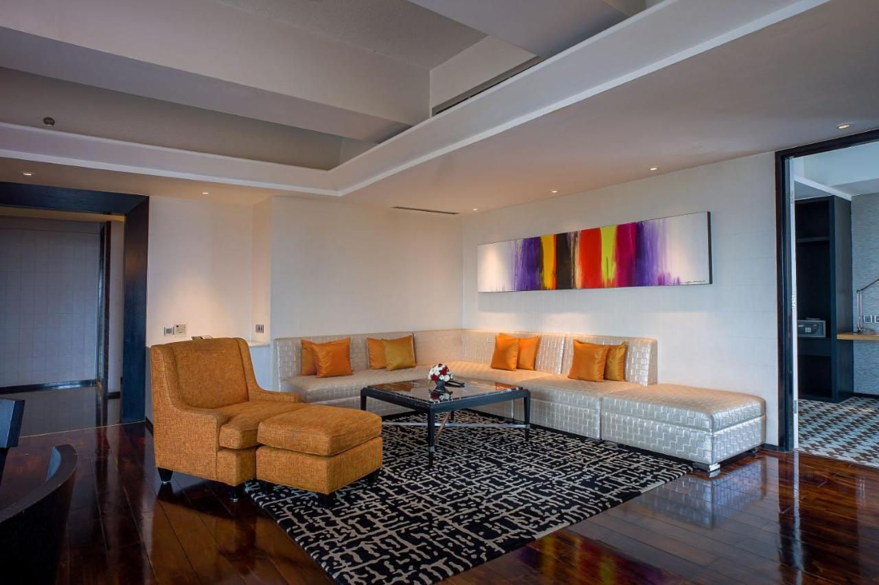 Artotel Ts Suites Surabaya Exteriör bild