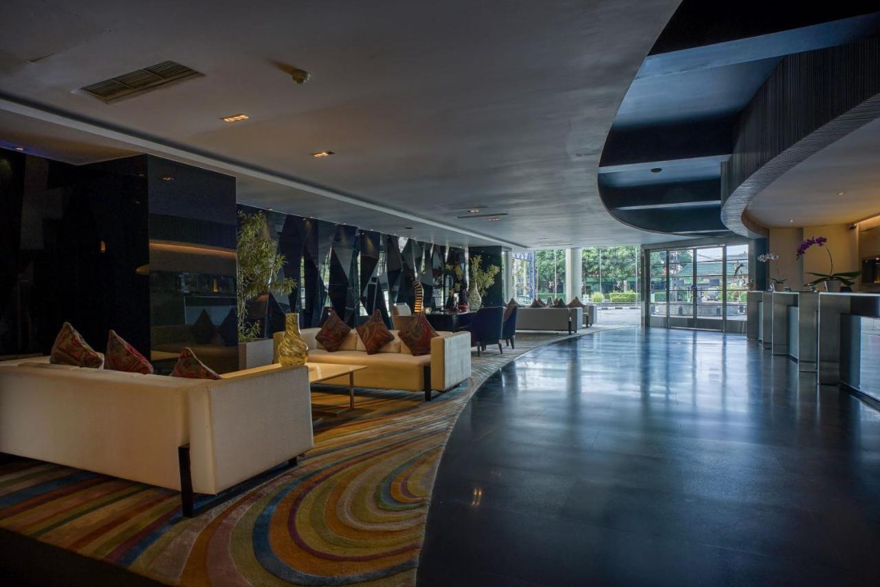 Artotel Ts Suites Surabaya Exteriör bild