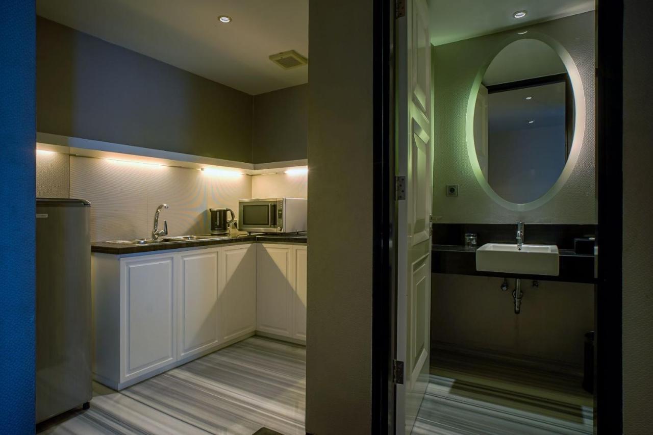 Artotel Ts Suites Surabaya Exteriör bild