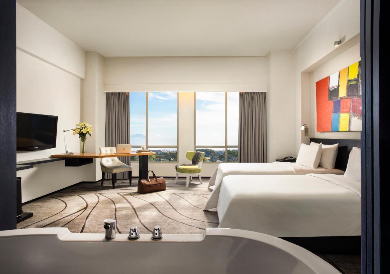 Artotel Ts Suites Surabaya Exteriör bild
