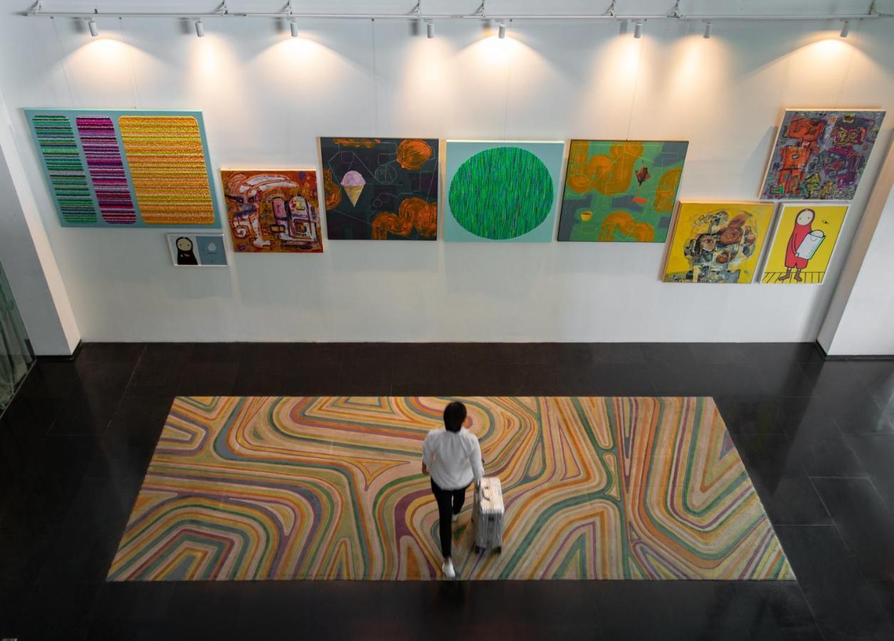Artotel Ts Suites Surabaya Exteriör bild