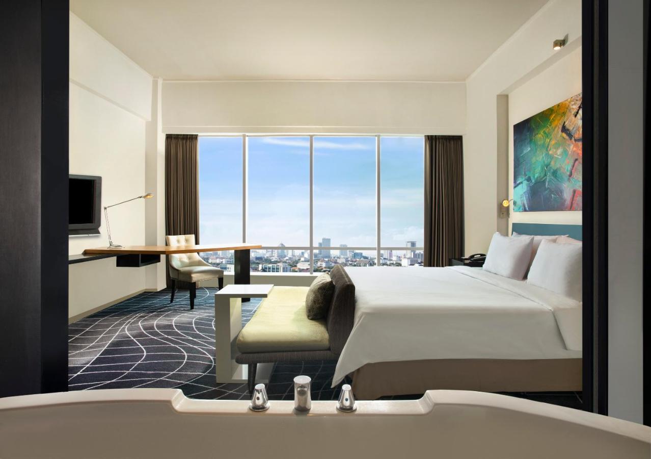 Artotel Ts Suites Surabaya Exteriör bild