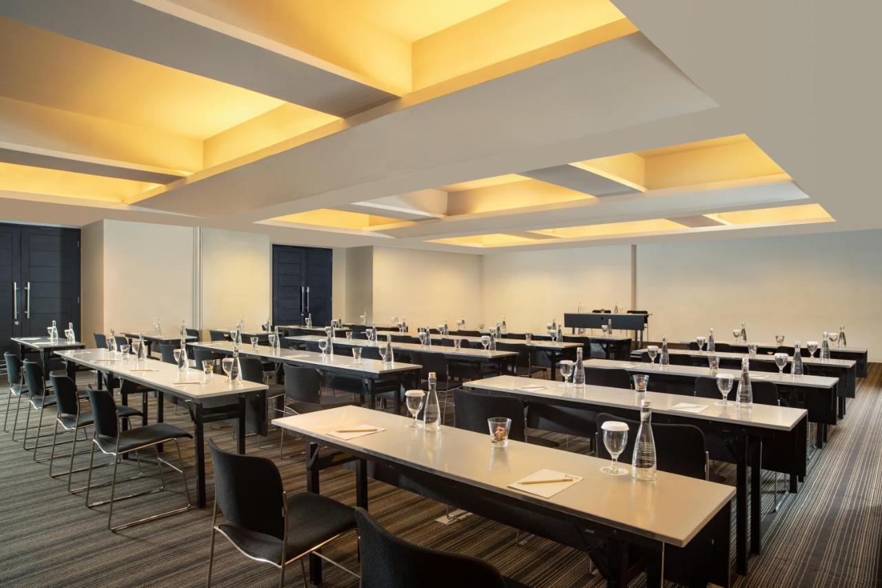Artotel Ts Suites Surabaya Exteriör bild